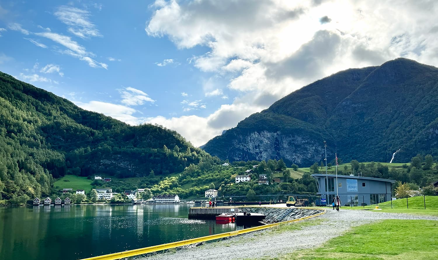 เดินทางสู่ Flåm · รถไฟ Flåmsbana